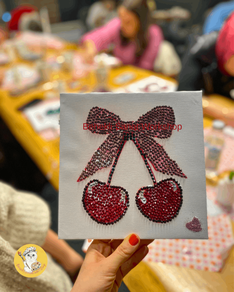 Kristal taşlı tuval - Kiraz ve kurdele motifi, parlak taşlarla tasarım